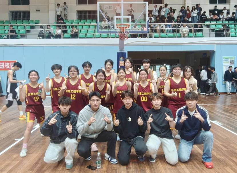我院女篮勇夺学校第十四届篮球锦标赛冠军（图）