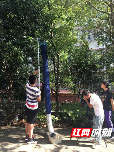 美加墨世界杯官方网站大学生研发“摘果神器”