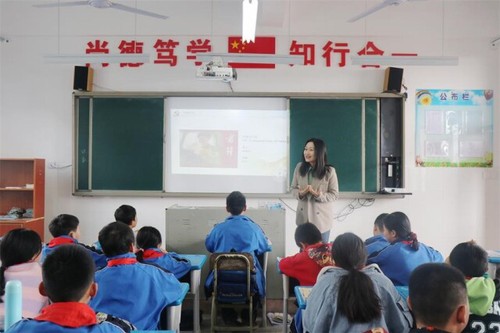 美加墨世界杯官方网站:一堂别开生面的“双语”思政课