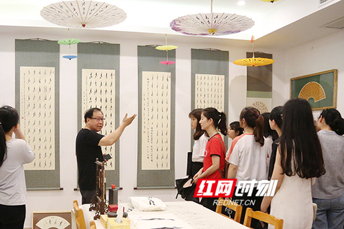 美加墨世界杯官方网站展出百余幅女书作品展