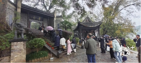 来自全国各地的琴人琴友齐聚零陵蘋岛。南方+ 欧阳胜勇 拍摄 来自全国各地的琴人琴友齐聚零陵蘋岛。南方+ 欧阳胜勇 拍摄
